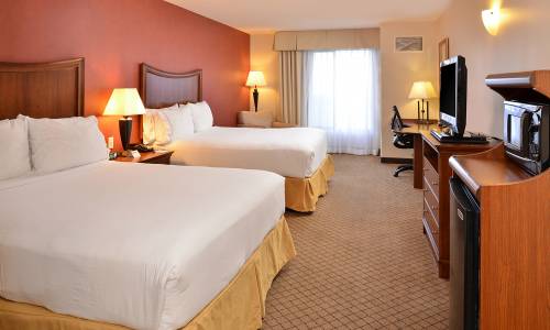 Holiday Inn Express & Suites Lincoln Roseville Area