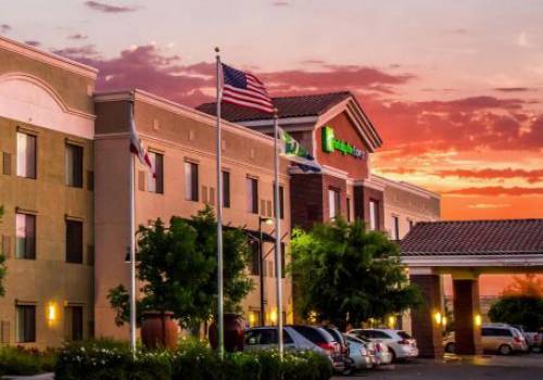 Holiday Inn Express & Suites Lincoln Roseville Area
