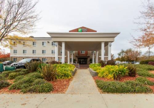 Holiday Inn Express & Suites Roseville Galleria Area